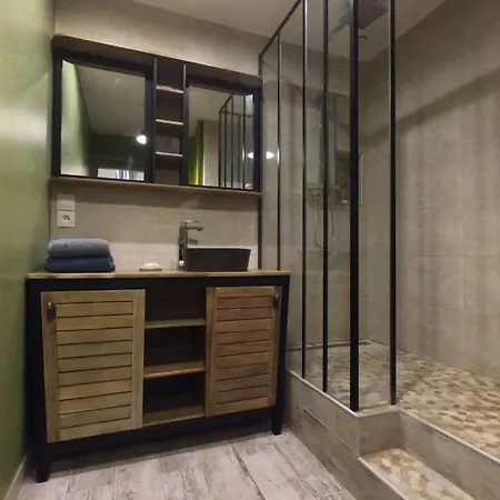 Le Solferino, Cosy Town Centre With Car Park Apartment